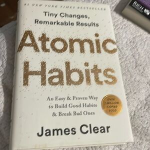 Atomic Habits Book. James Clear